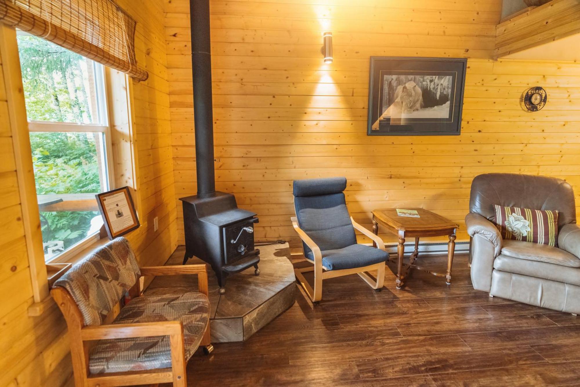 Bella Coola Grizzly Tours And Resort Hagensborg Buitenkant foto