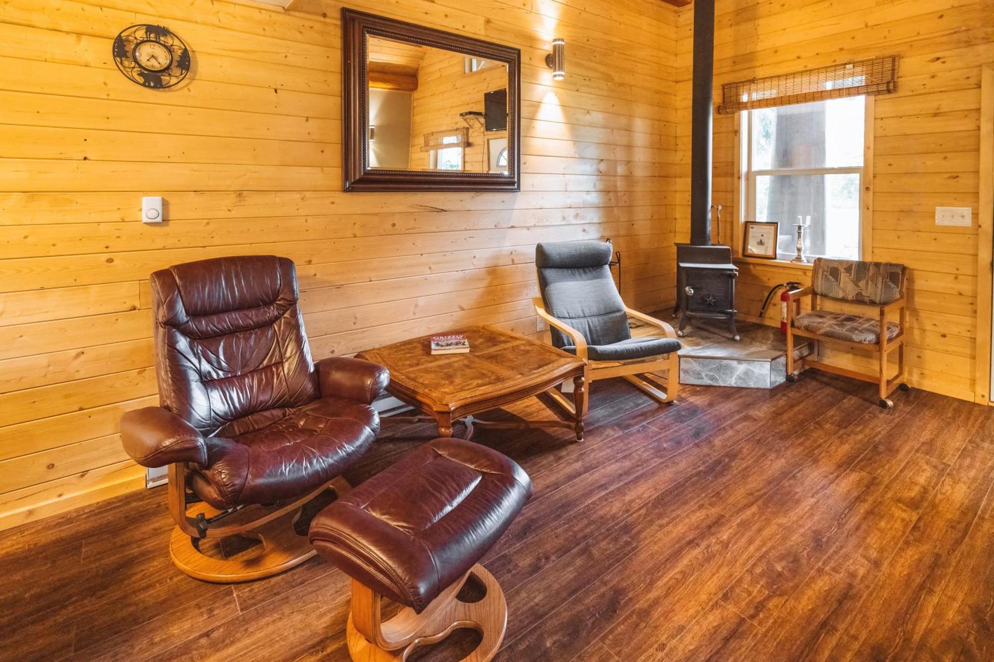 Bella Coola Grizzly Tours And Resort Hagensborg Buitenkant foto
