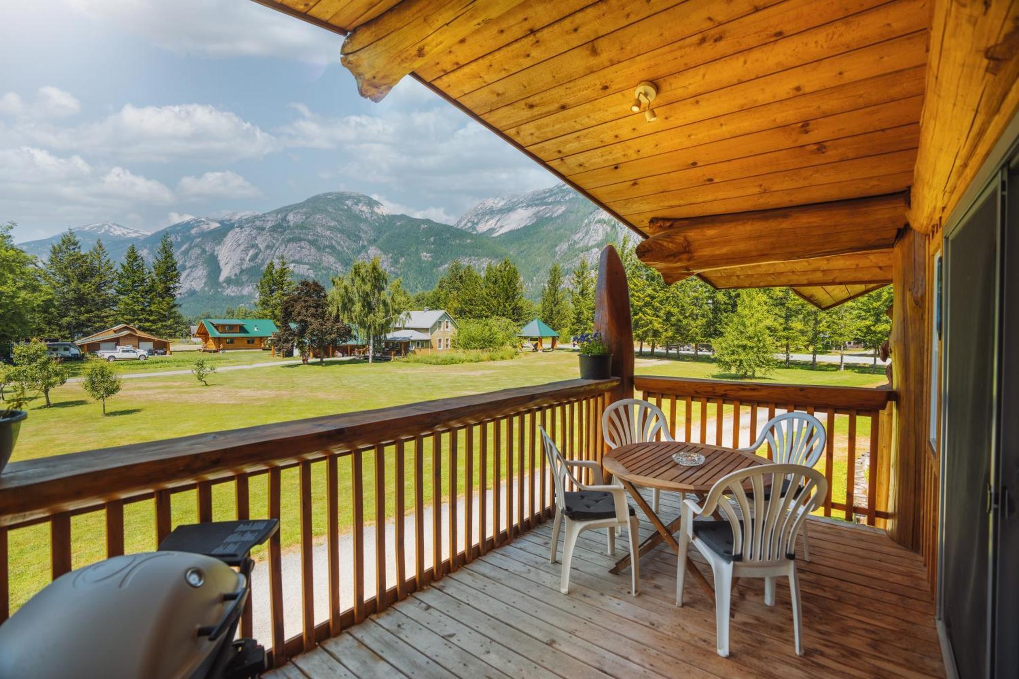 Bella Coola Grizzly Tours And Resort Hagensborg Buitenkant foto